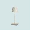 Piccola lampada da tavolo effetto marmo bianco